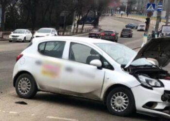 У Кропивницькому водійка рено гадала, що її мають пропустити поза правилами