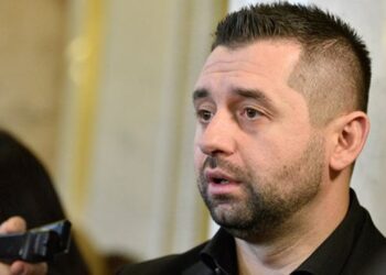 За законами воєнного часу: Арахамія анонсував «посадки» чиновників | Новини Політики