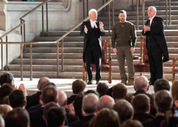 Чаю я вже випив, де літаки: соцмережі вибухнули жартами про промову Зеленського в Лондоні | Новини Політики