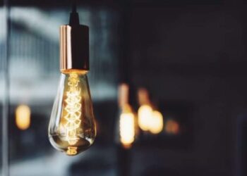 Яким чином рівнянам обміняти лампочки на енергозберігаючі