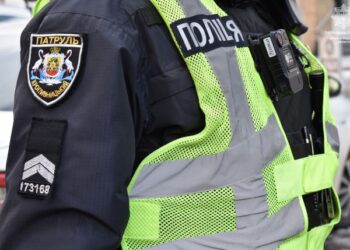 Кропивницькі патрульні долучилися до рятування чоловіка від інсульту