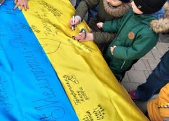 Мелітопольці у Дніпрі розгорнули прапор соборності — Новини Херсонщіни