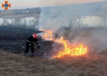 На Кіровоградщині горіли дахи будинків, домашні речі, суха трава