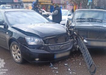 На Вокзальній у Кропивницькому Kia не поступилася дорогою «Волзі»