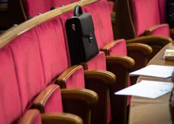 Рада підтримала позбавлення мандатів Королевської, Солода та Волошина | Новини Політики