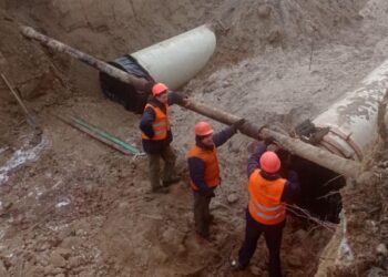 У Кропивницькому на вулиці Коваленка прорвало водопровідну магістраль