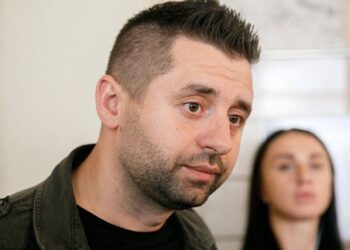 Волошин, Королевська та Солод: Арахамія анонсував позбавлення мандатів ще двох депутатів від заборонених партій | Новини Політики