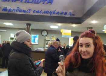 За два тижні жителі Рівненщини вже обміняли майже 150 тисяч старих ламп на енергоощадні (ФОТО)