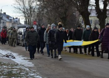 Здолбунівчани попрощалися з Юрієм Вороном, який загинув під час виконання бойового завдання на Донеччині (ФОТО)