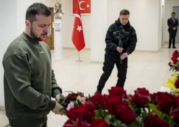 Зеленський вшанував пам’ять жертв землетрусу у Туреччині | Новини Політики