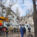 У Запоріжжі продовжується розбирання зруйнованого ракетою будинку | Запорозька