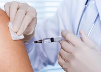 Без щеплення навчання не буде: медики Рівненщини закликають батьків вакцинувати своїх дітей