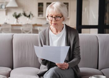 Чи мають право на пільгу по земельному податку фізичні особи-пенсіонери, яким була призначена пенсія за віком на пільгових умовах, якщо