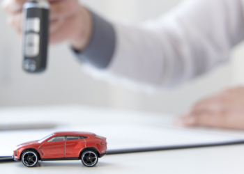 Чи необхідно подавати декларацію про доходи фізичній особі, яка у звітному році отримала дохід від продажу одного легкового автомобіля?