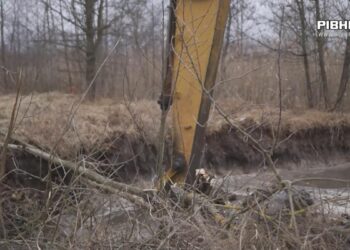На Рівненському кордоні зводять другу лінію протитанкових ровів (ВІДЕО)