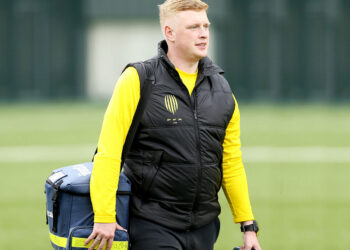 «Непрофессионализм, хамство, некомпетентность, отсталость от современных реалий, твердолобость», — Бабелюк о поведении Петракова (29 марта 2023 г.) — Новости футбола