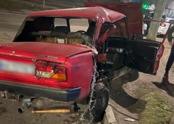 У Кропивницькому ВАЗ пішов на таран з мерседесом: постраждали обидва авто