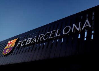 УЕФА назначил инспекторов для расследования возможного нарушения «Барселоной» правил союза. Клуб могут отстранить от еврокубков (23 марта 2023 г.) — Новости футбола