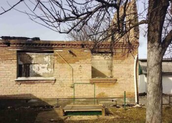 Зруйновані приватні будинки по вулиці Вокзальній у Бучі демонтують — Новини Херсонщіни