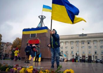 Херсон зараз знаходиться під ворожими обстрілами