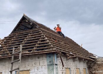 Майже 50 тонн сміття вивезли комунальники Запоріжжя з місця обстрілу | Новини Запоріжжя — кримінал