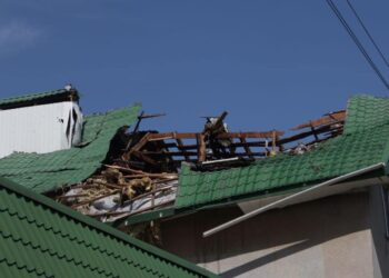 Через обстріл у Херсоні загорівся будинок — Новини Херсонщіни