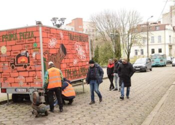 Де у Рівному демонтували незаконно встановлені споруди