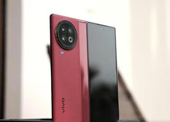 Два AMOLED E6 дисплея, чип Snapdragon 8 Gen 2 и батарея с зарядкой на 120 Вт: инсайдер раскрыл характеристики vivo X Fold 2