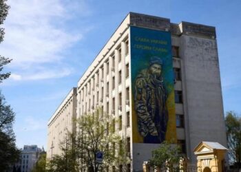 Французький художник зобразив на муралі страченого росіянами українського військового