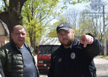 На вулиці Київській у Кропивницькому перекрили рух вантажівкам