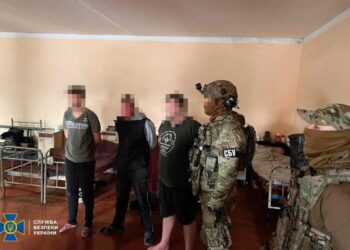 СБУ викрила в’язнів Рівненської колонії, які виманювали гроші у родичів українських військовополонених
