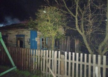 У Володимирецькій громаді вогонь знищив дерев’яний житловий будинок (ФОТО)