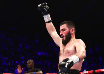 Титульный бой Артур Бетербиев — Каллум Смит пройдет 19 августа в Канаде