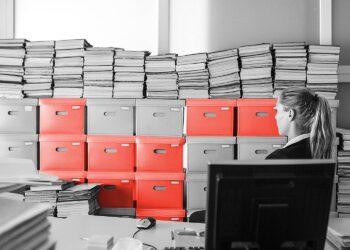 Чи має право платник ПДВ на зменшення податкових зобов’язань, нарахованих при постачанні послуг неплатнику ПДВ, якщо вартість таких по