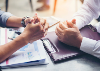 Який порядок повідомлення платником ПДВ податкових органів про делегування ним своїм підрозділам права складання податкових накладни