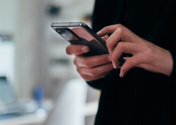 Кібершахраї з Кам’янського та Верхівцеве через акаунти-клони ошукали близько 70 людей – Новини Кам’янське