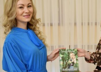 Кропивницька письменниця зібрала героїнь своїх творів у музеї, щоб поговорити про материнство