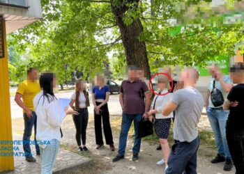 На Дніпропетровщині чиновницю підозрюють у вимаганні хабаря у волонтера – Новини Кам’янське