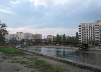 Небайдужі громадяни і поліціянти разом врятували чоловіка, що зненацька впав у воду в Кропивницькому