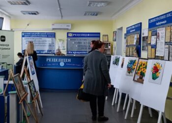 Олександрійців запрошують до ЦНАПу, щоб справи вирішити і вишитими картинами помилуватися