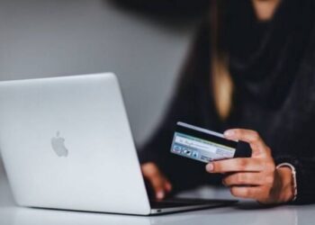 Поліціянти попередили літніх людей, як убезпечити себе від телефонних шахраїв