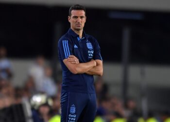 Тренер сборной Аргентины: «Месси должен идти туда, где ему будет комфортно с болельщиками клуба» (11 мая 2023 г.) — Новости футбола