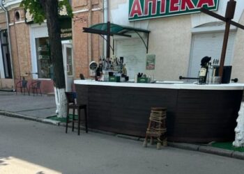 У Кропивниькому незаконно відкриваються літні майданчики