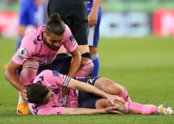 ВИДЕО: Жуткая травма капитана «Эвертона» Шеймуса Коулмэна (2 мая 2023 г.) — Новости футбола