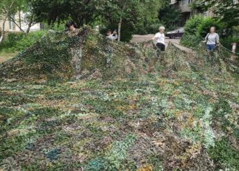 Волонтери у Херсоні сплели рекордно велику маскувальну сітку — 140 квадратних метрів