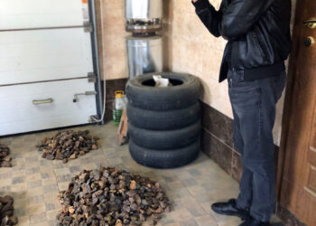 Житель Рівненщини зберігав у гаражі бурштин на 7 мільйонів гривень