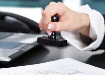 Знам’янські прокурори зловили на гарячому державного реєстратора