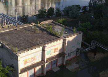 Дом родителей Александра Караваева в Херсоне окружен водой (ФОТО) (7 июня 2023 г.) — Новости футбола