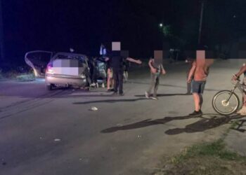 Дві автівки зіткнулися в Кропивницькому: водії і пасажири побилися