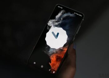 Фанатские версии Samsung Galaxy S20 и Galaxy S21 получили июньское обновление безопасности, устраняющее 64 уязвимости